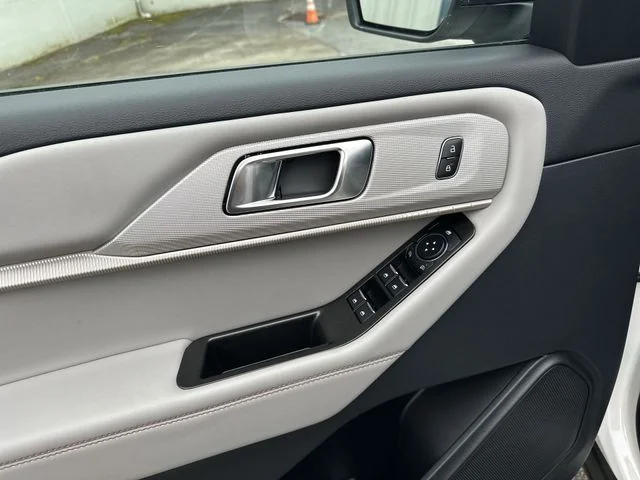 New 2026 Star White Metallic Tri-Coat Ford Active image 17
