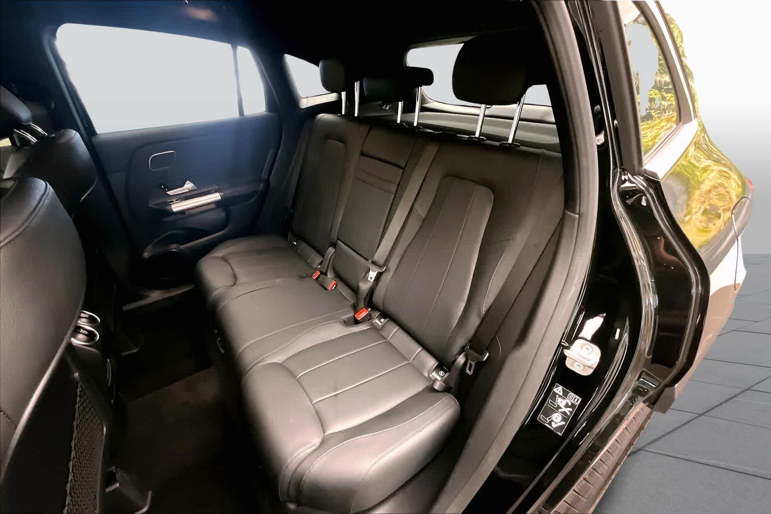 Used 2025 Night Black Mercedes-Benz GLA 250 image 35