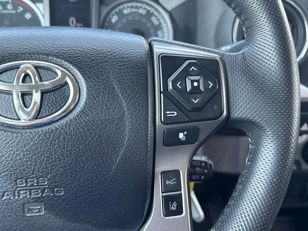 Used 2022 White Toyota SR5 image 20
