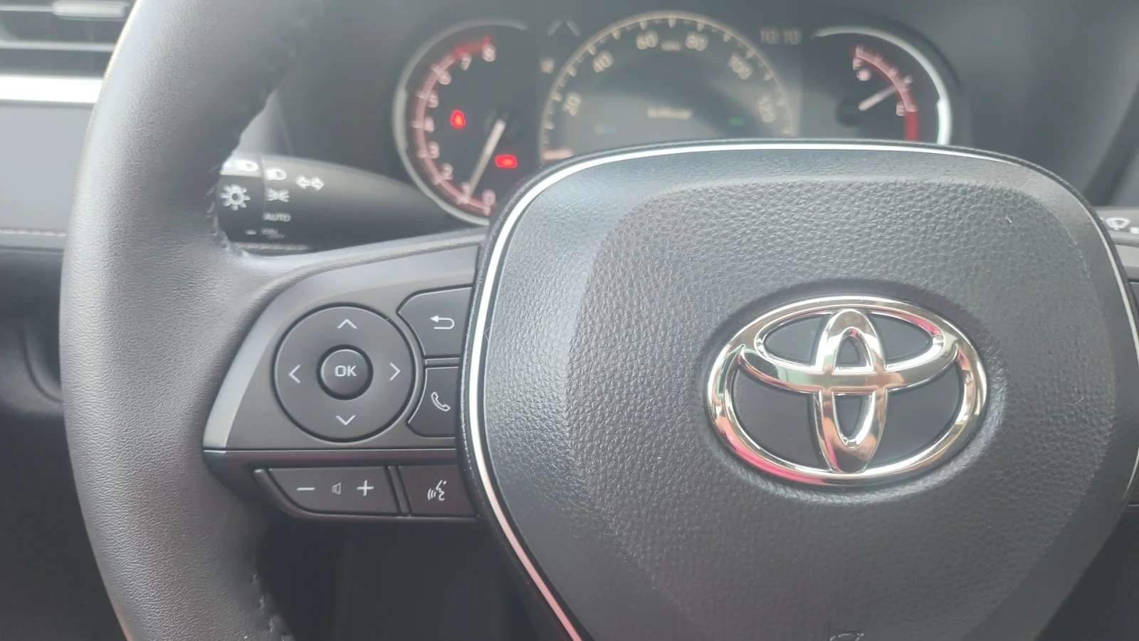 Used 2023 Ice Cap Toyota XLE 4WD image 17