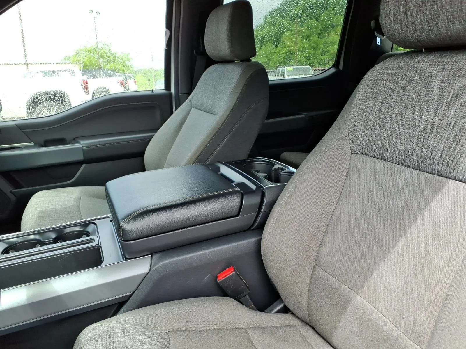 Used 2024 Oxford White Ford XLT image 10