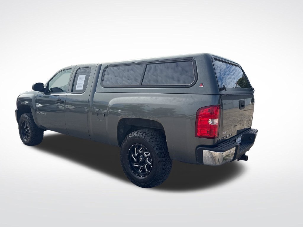 Used 2011 STEEL GREEN METALLIC Chevrolet LT image 3