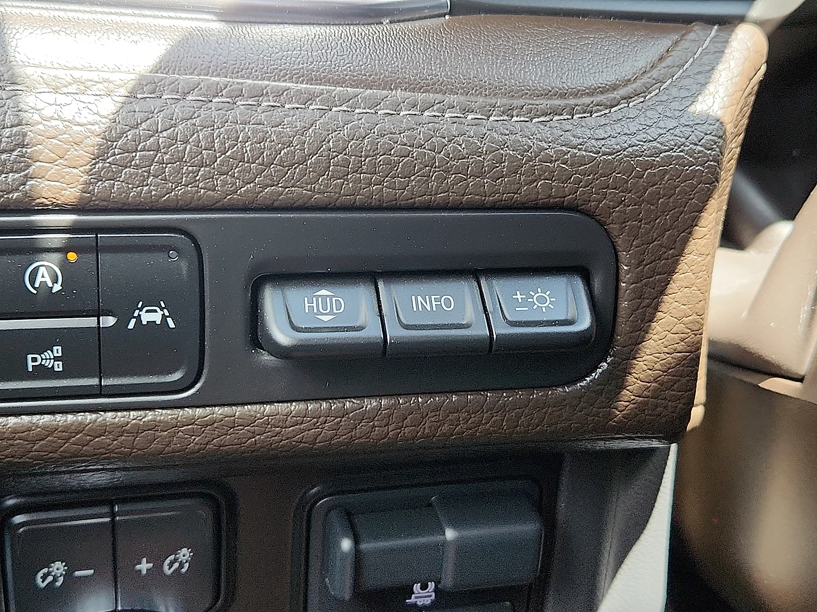 Used 2024 White GMC Denali image 21