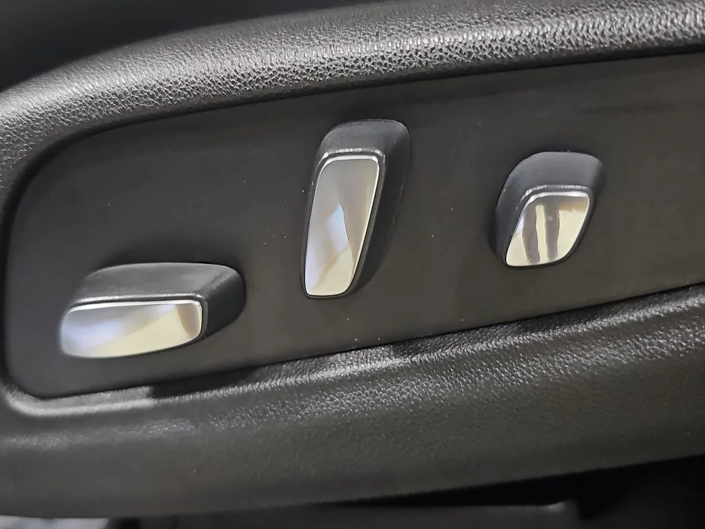 Used 2020 White Cadillac Sport image 29
