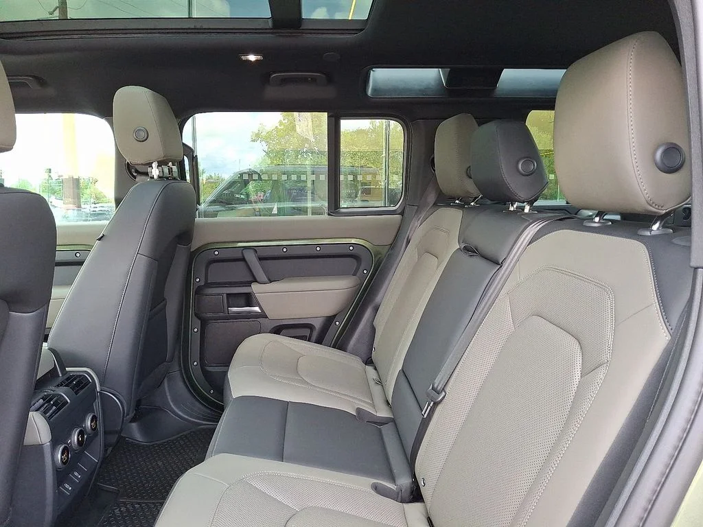 New 2026 Woolstone Green Land Rover S image 6