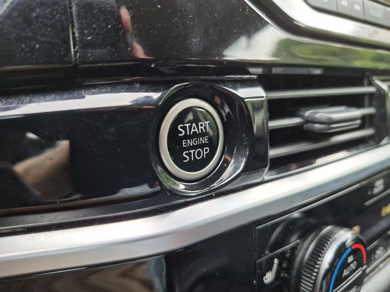Used 2024 Super Black Nissan SV image 30