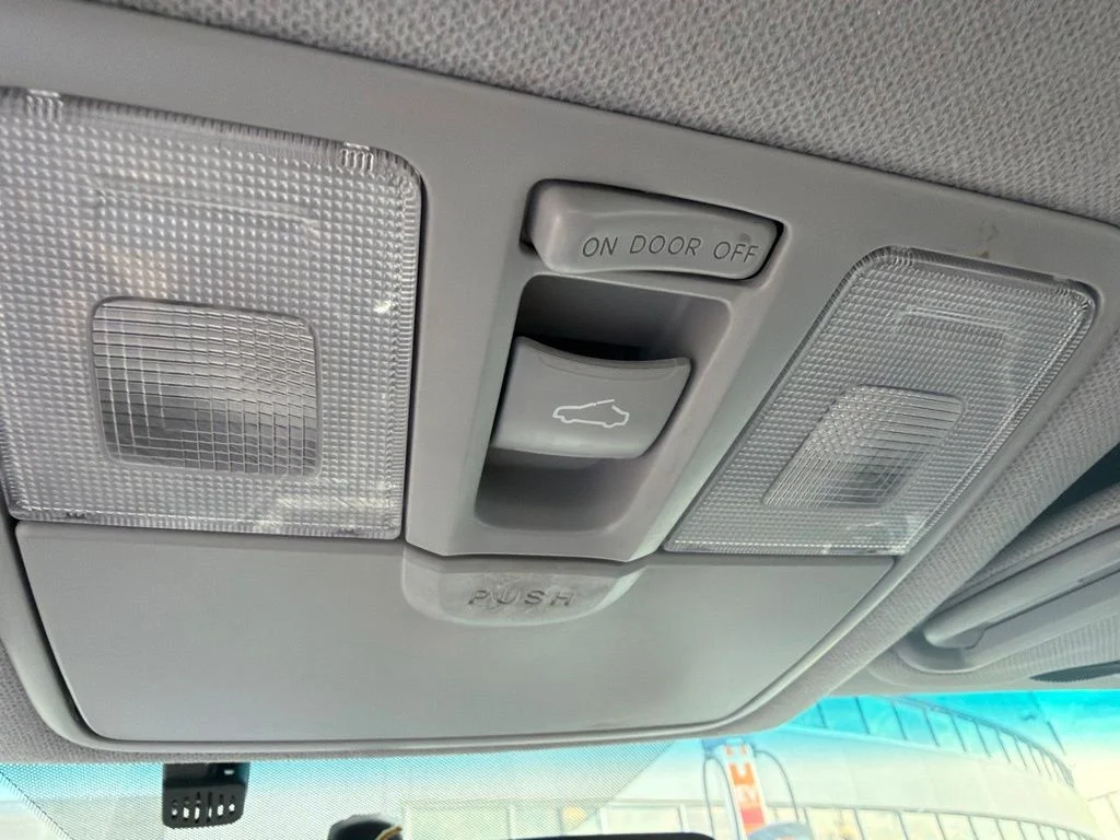 Used 2013 Silver Hyundai Limited image 27