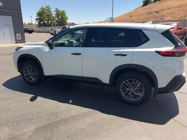 Used 2021 White Nissan S image 14