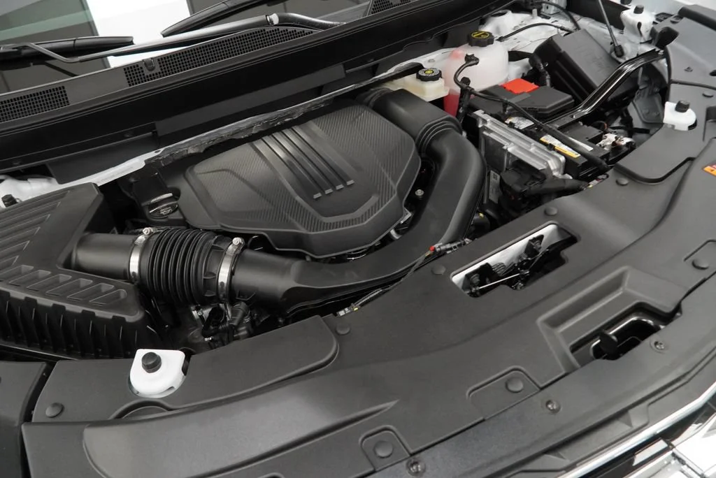 New 2027 Summit White Chevrolet LT image 39