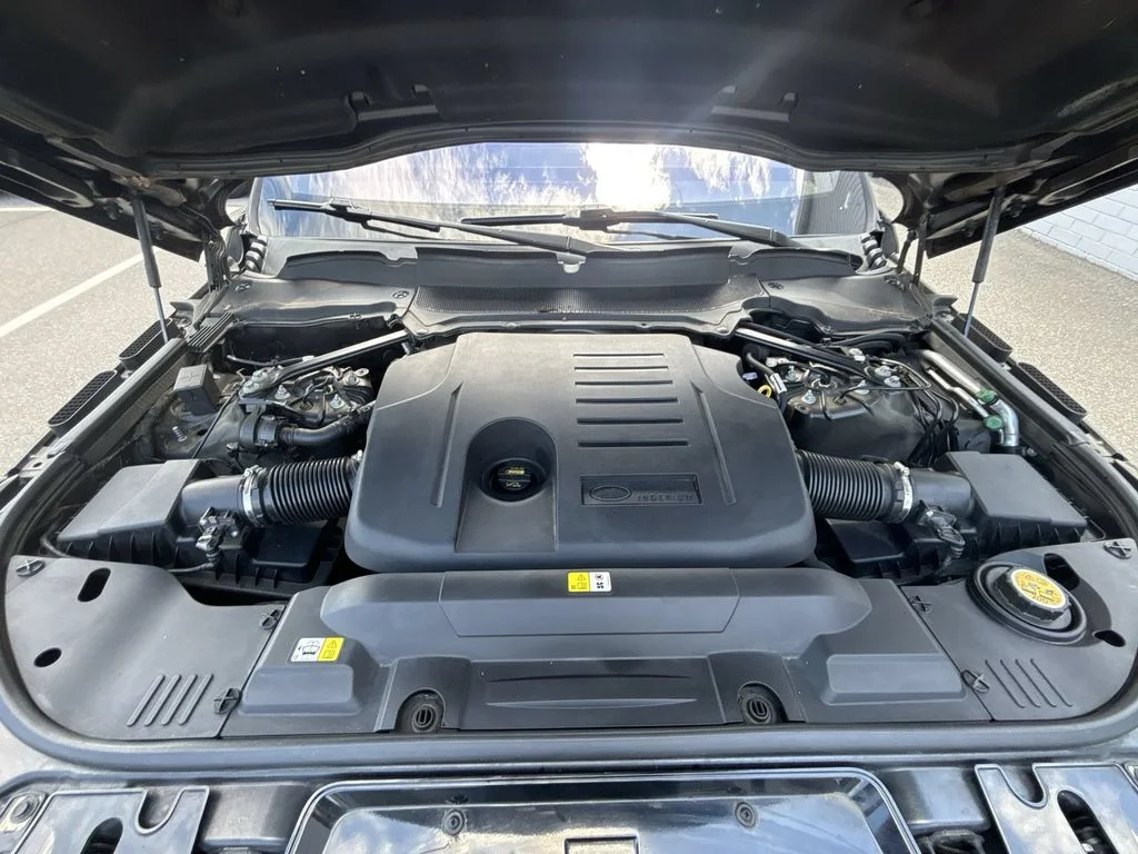 Used 2019  Land Rover HST image 18