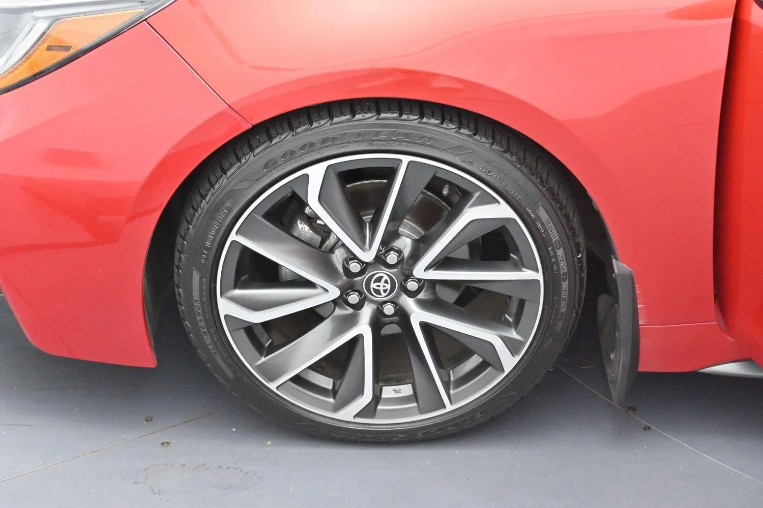 Used 2020 Barcelona Red Metallic Toyota SE image 29