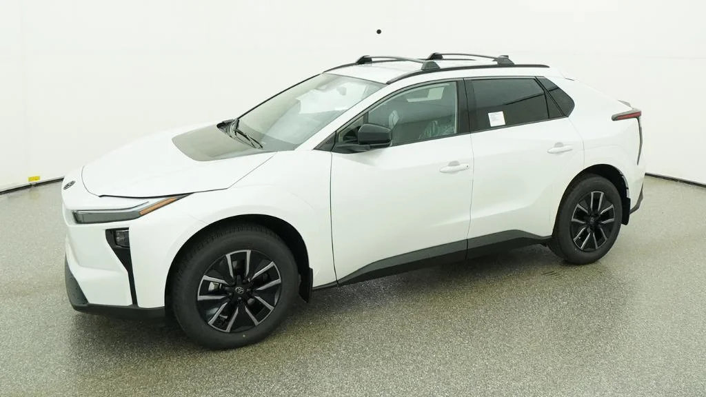 New 2026 Wind Chill Pearl Toyota XLE image 7