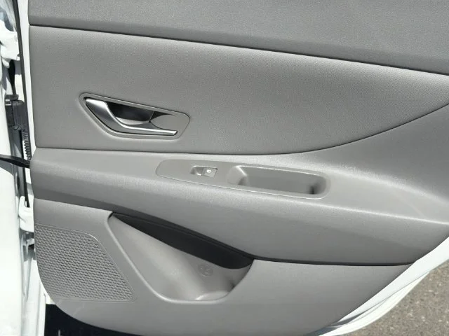 Used 2026 White Hyundai SEL Sport image 36