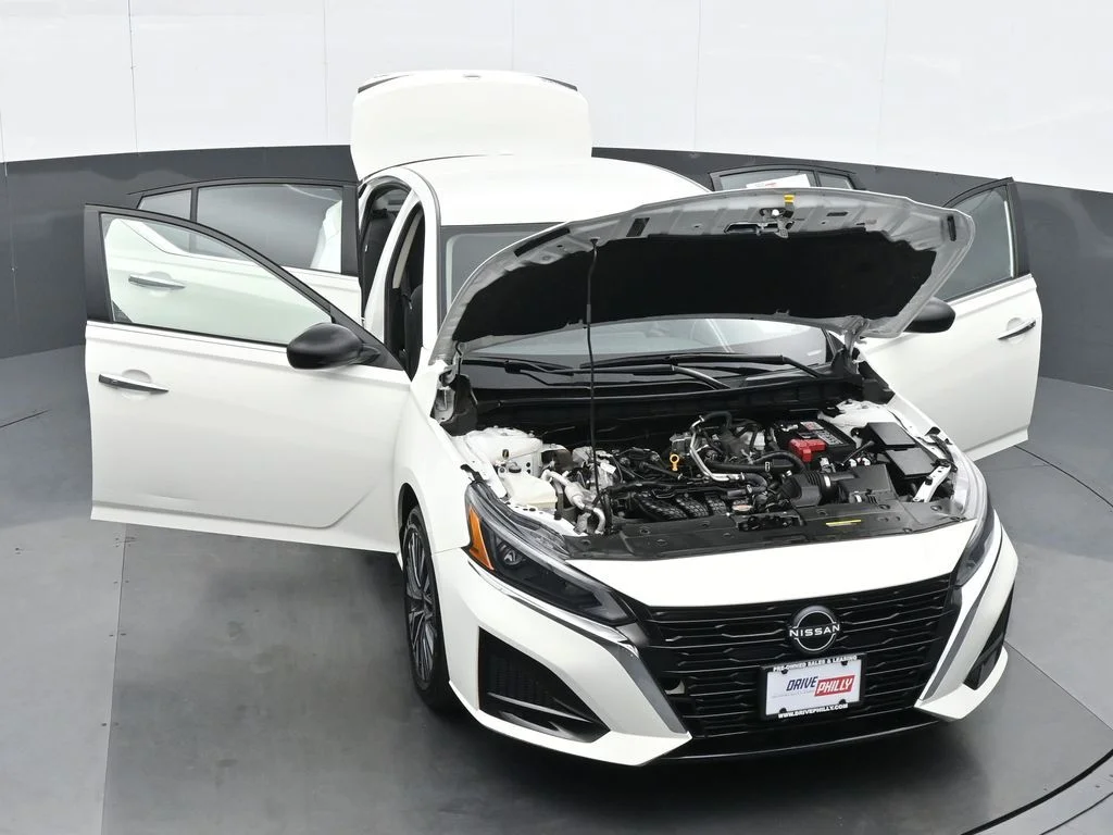 Used 2025 White Nissan 2.5 SV image 34