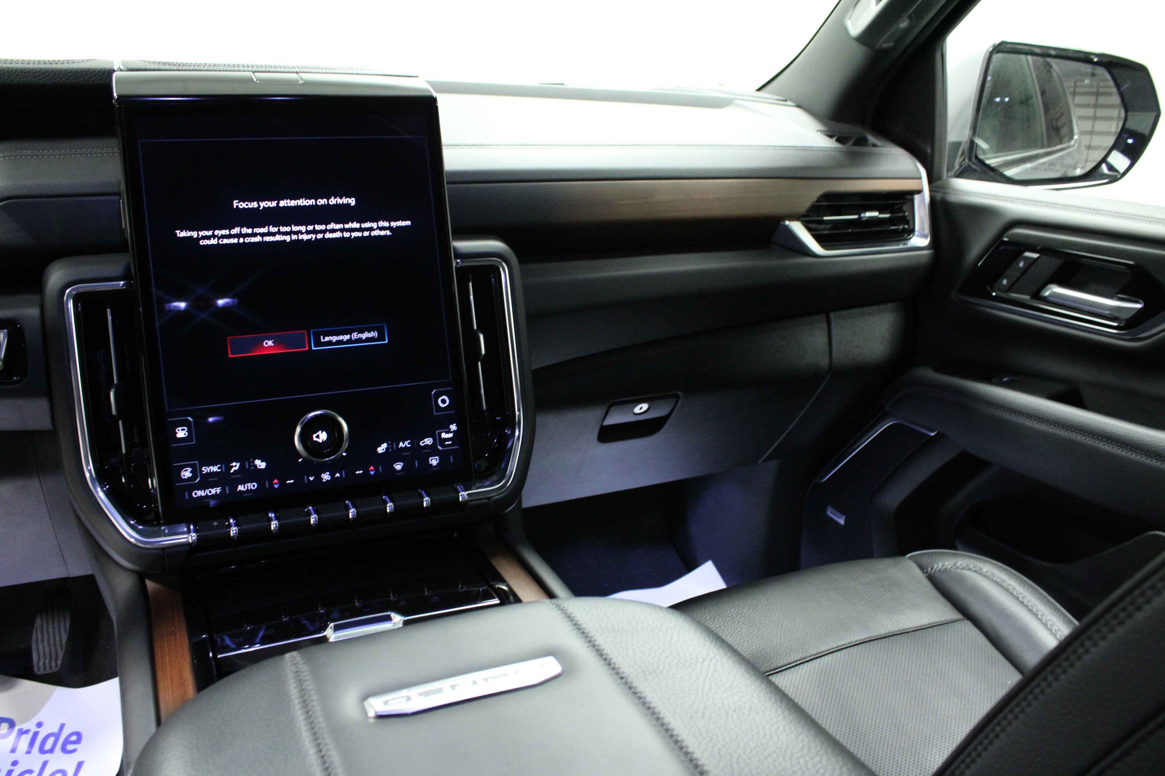 Used 2025 Sterling Metallic GMC Denali image 20