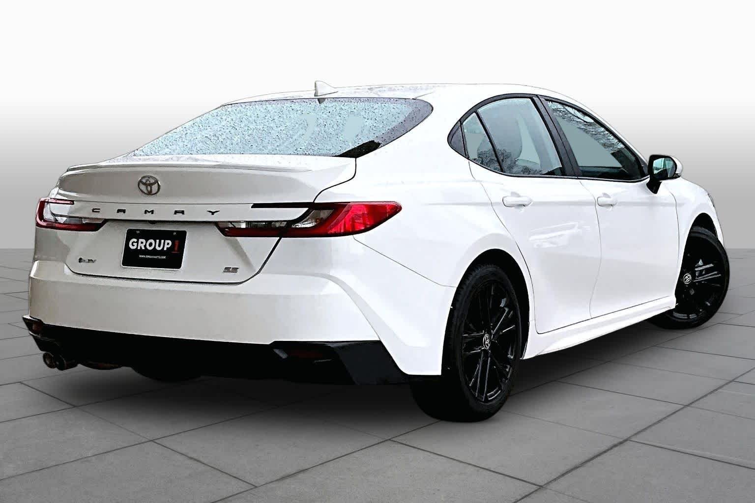 Used 2025 Ice Cap Toyota SE image 12