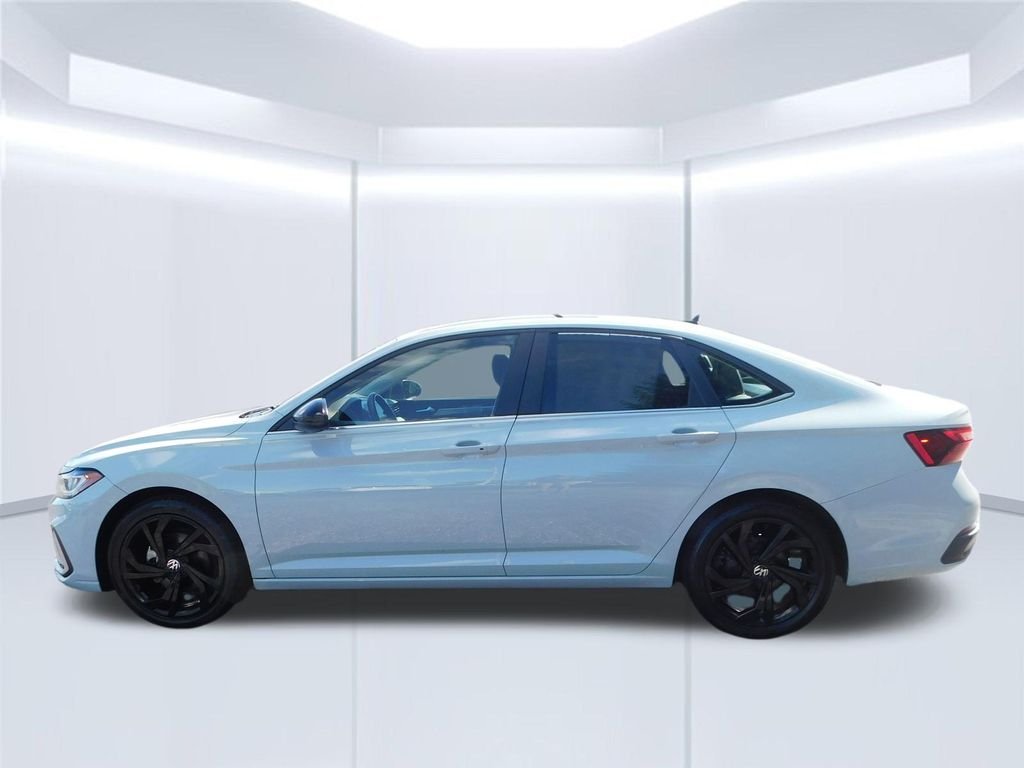 Used 2025 Monterey Blue Volkswagen 1.5T SE image 6
