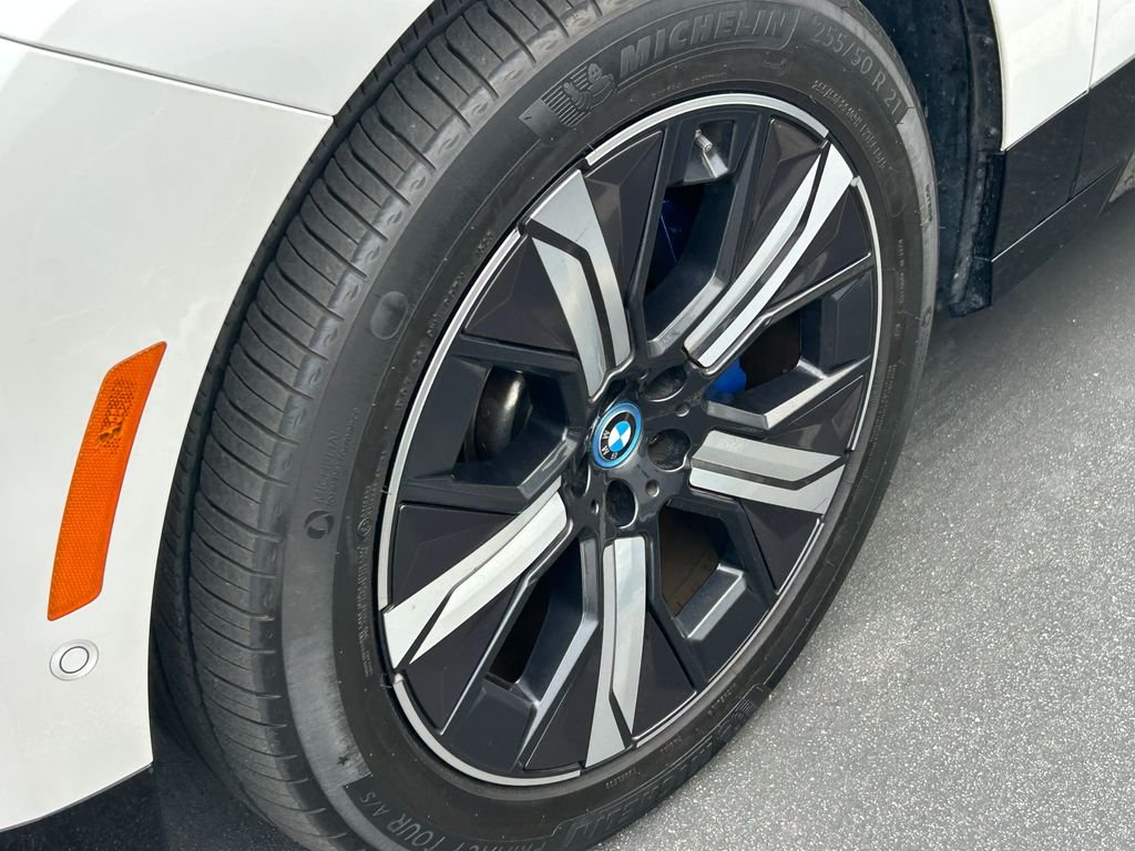 Certified Used 2024 White Metallic BMW xDrive50 image 3