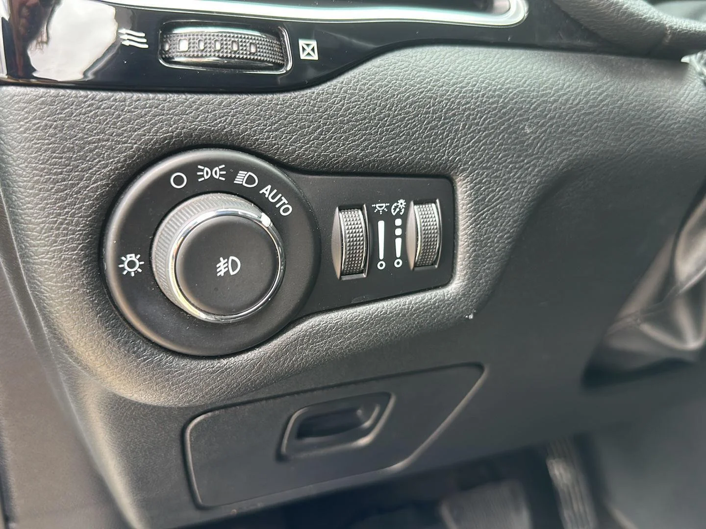 Certified Used 2021 Bright White Clearcoat Jeep Altitude image 12