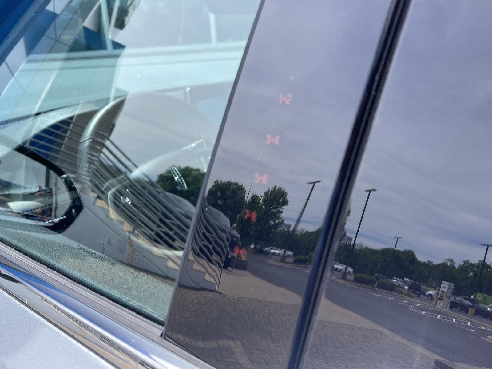Used 2024 Silver Radiance Metallic Clearcoat Lincoln Reserve image 11