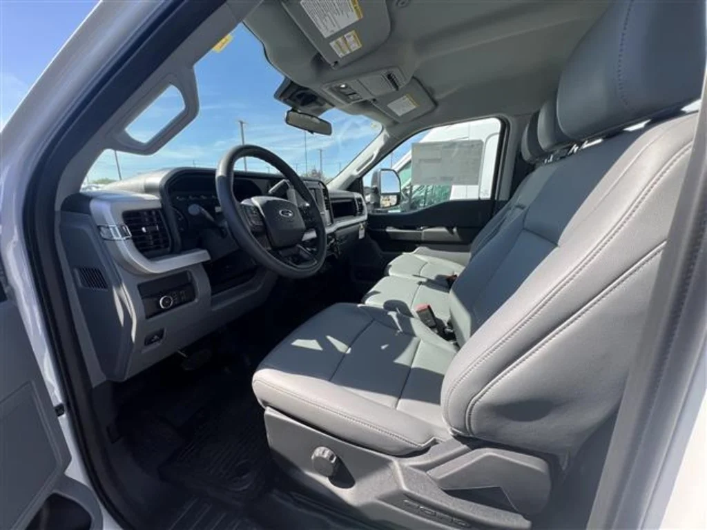 New 2025 Oxford White Ford F-550® XL image 7