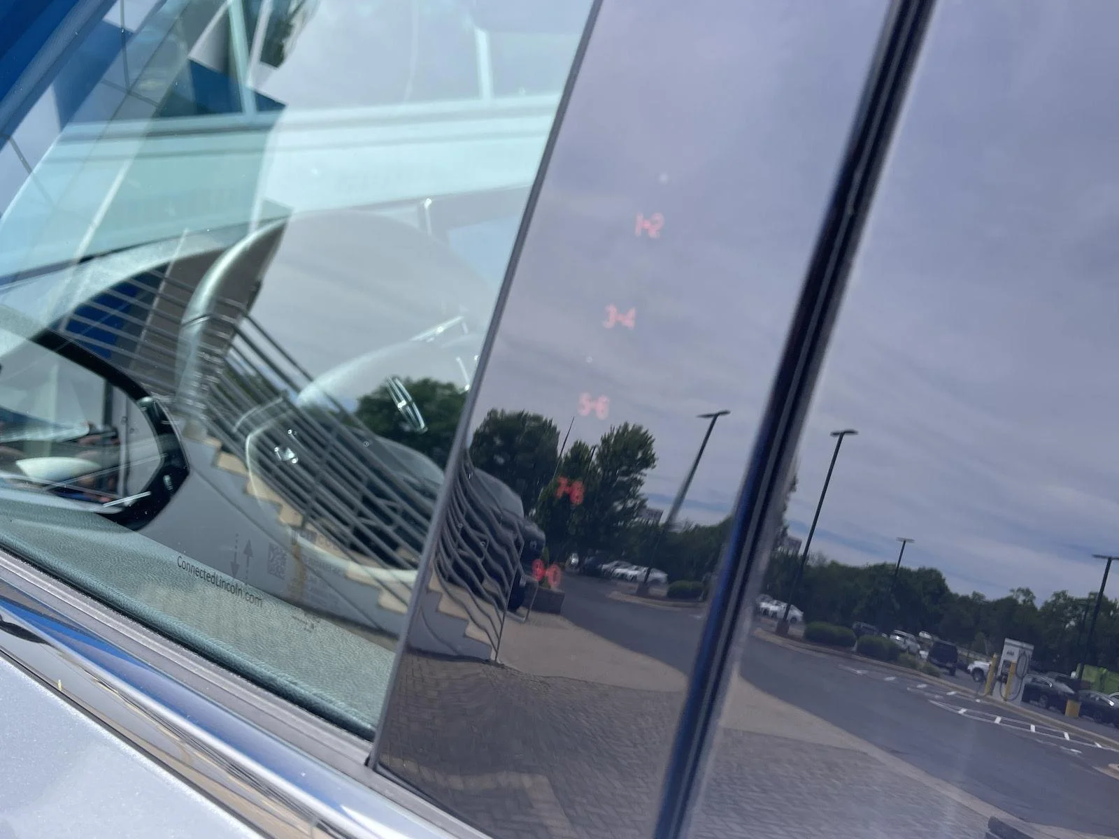 Used 2024 Silver Radiance Metallic Clearcoat Lincoln Reserve image 11