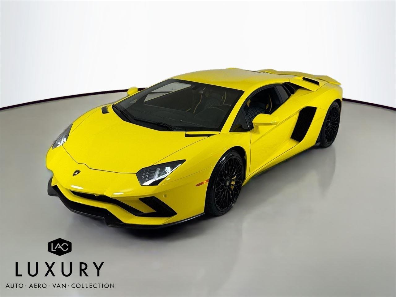 2018 Lamborghini Aventador photo 2