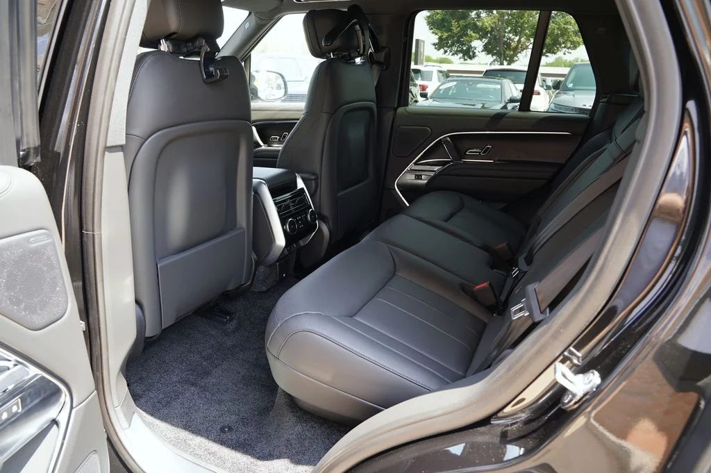 New 2026 Santorini Black Land Rover SE image 31