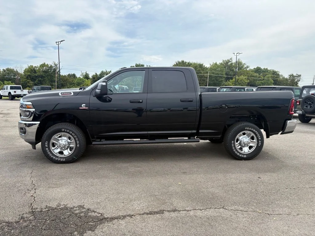 New 2025 Diamond Black Crystal Pearl-Coat Exterior Paint RAM Tradesman image 4