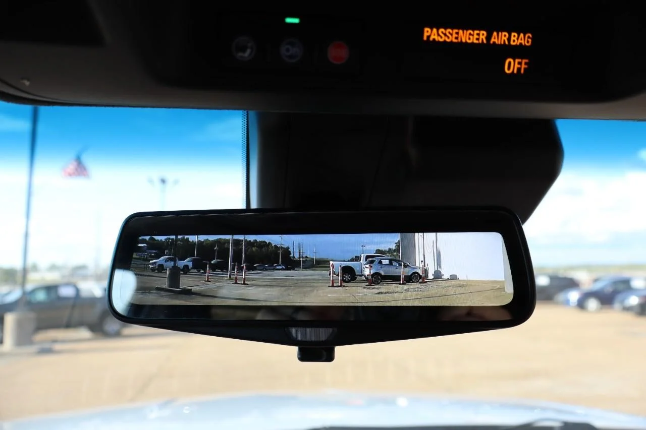 Used 2019 Crystal White Tricoat Cadillac Platinum image 17