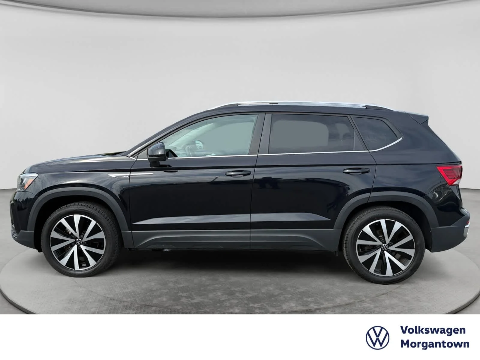 Used 2023 Deep Black Pearl Volkswagen SE image 8