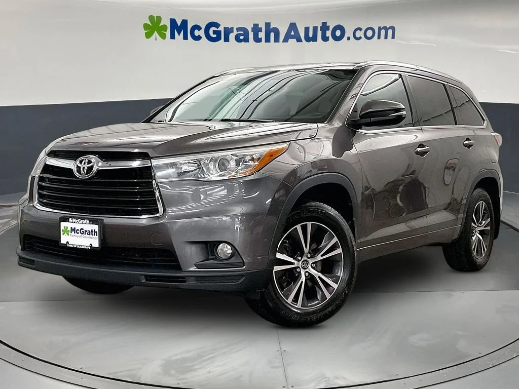 Used 2016 Gray Toyota XLE V6 image 2