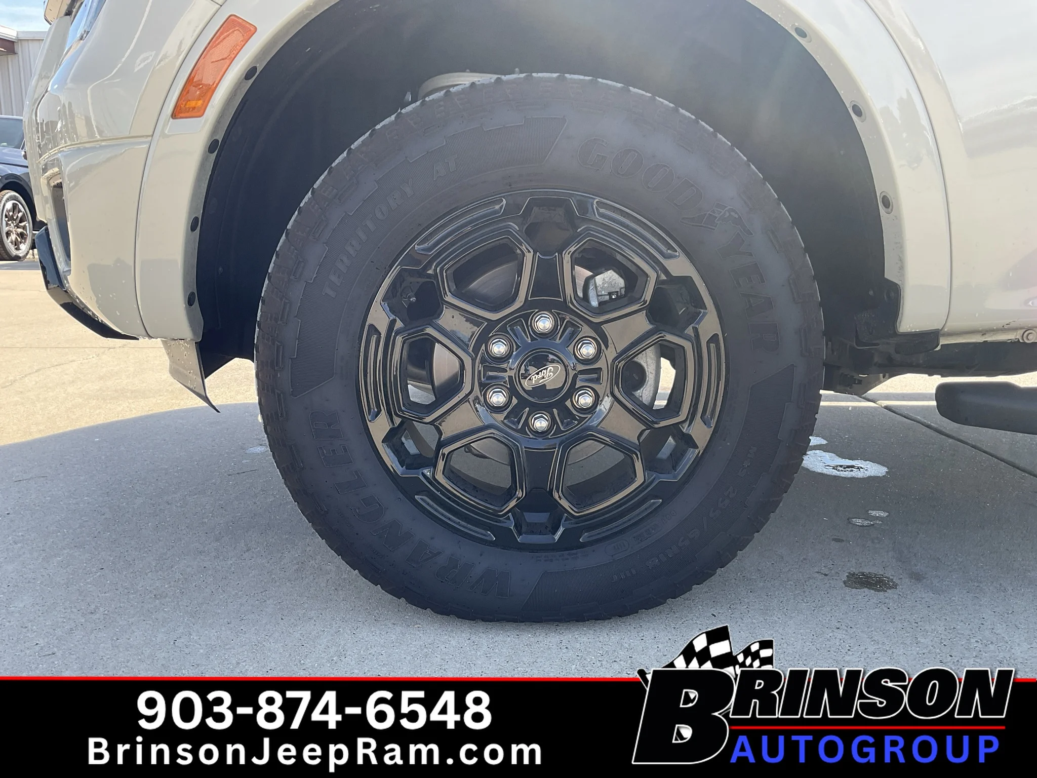 Used 2025 Desert Sand Ford LARIAT image 13
