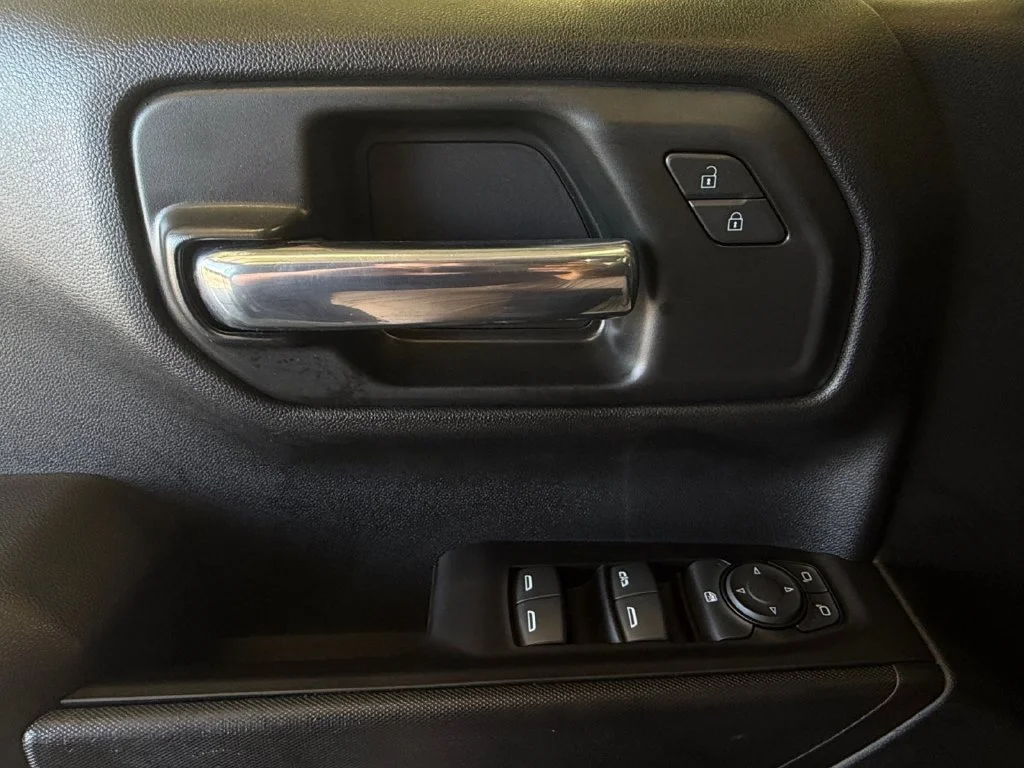Used 2022 DARK ASH METALLIC Chevrolet Custom image 27