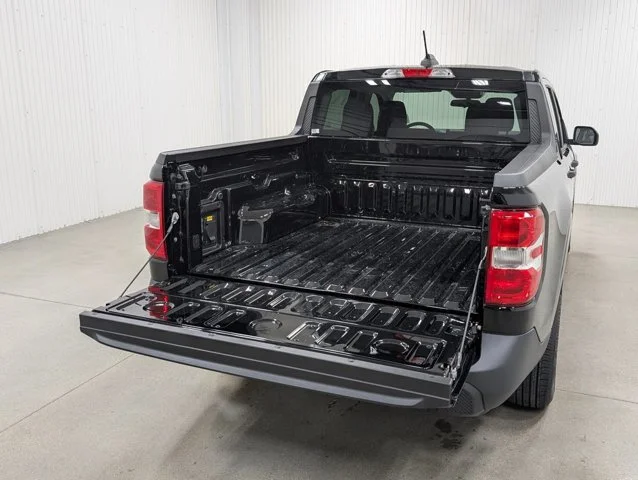 New 2026 Shadow Black Ford XLT image 21