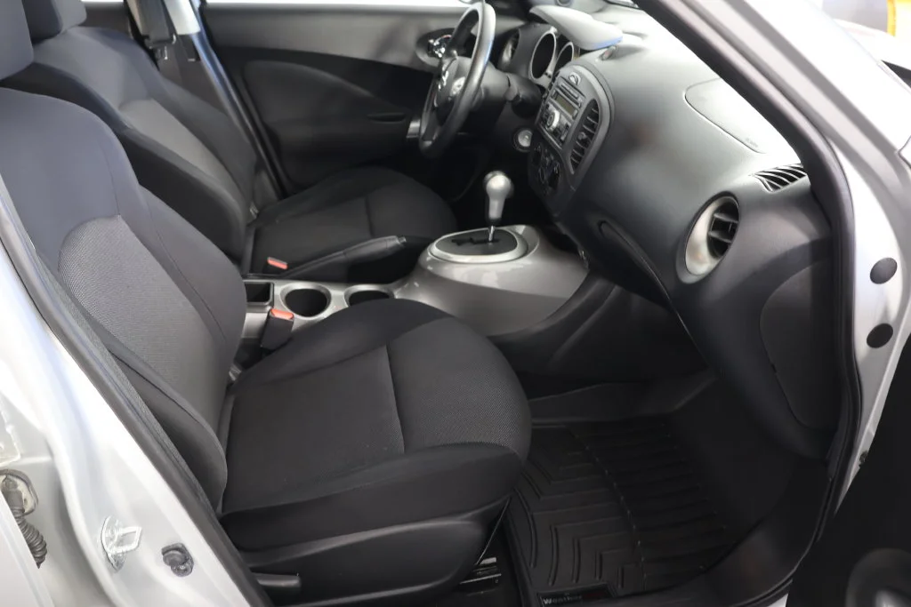 Used 2014 Brilliant Silver Nissan S image 19