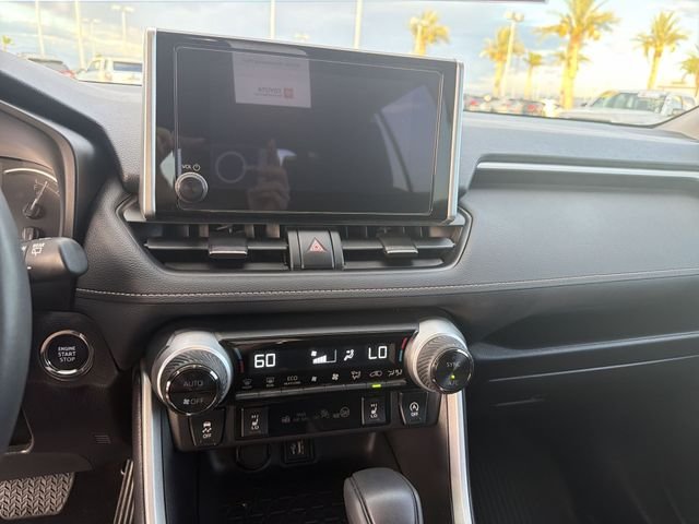 2025 Toyota RAV4 XLE - Photo 19