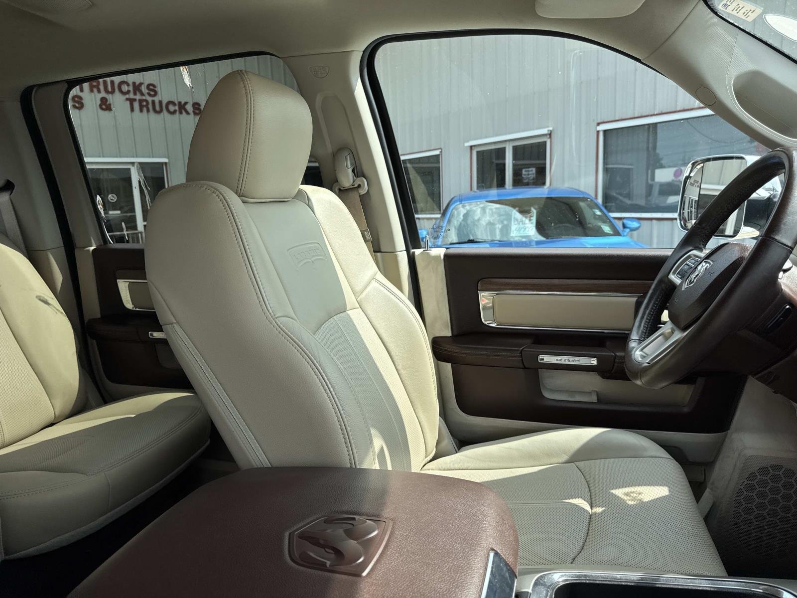 Used 2018 Bright White Clearcoat Ram Laramie image 10