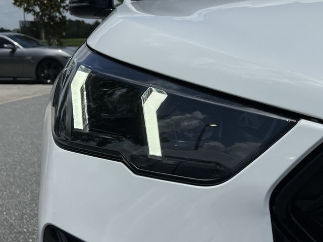 Used 2025 White BMW xDrive28i image 9