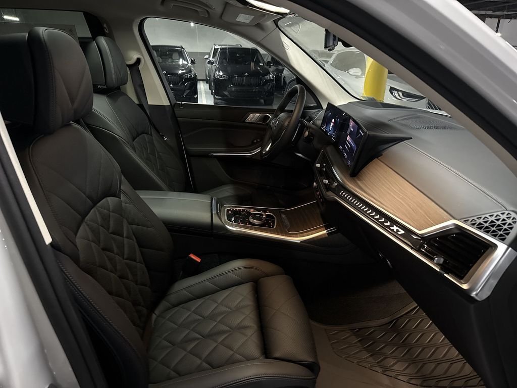 New 2027 White Metallic BMW xDrive40i image 26