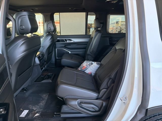 New 2026 Bright White Clear-Coat Exterior Paint Jeep  image 16