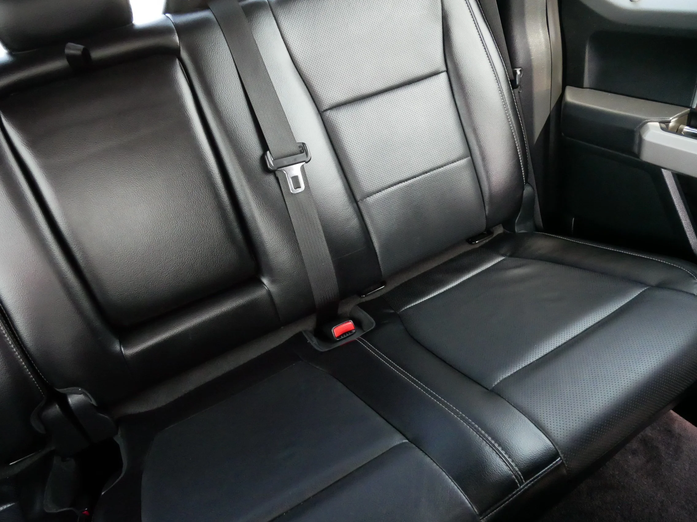 Used 2016 Shadow Black Ford Lariat image 8