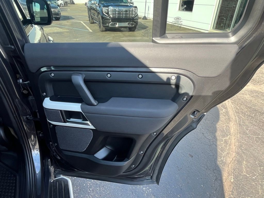 2023 Land Rover Defender SE - Photo 27