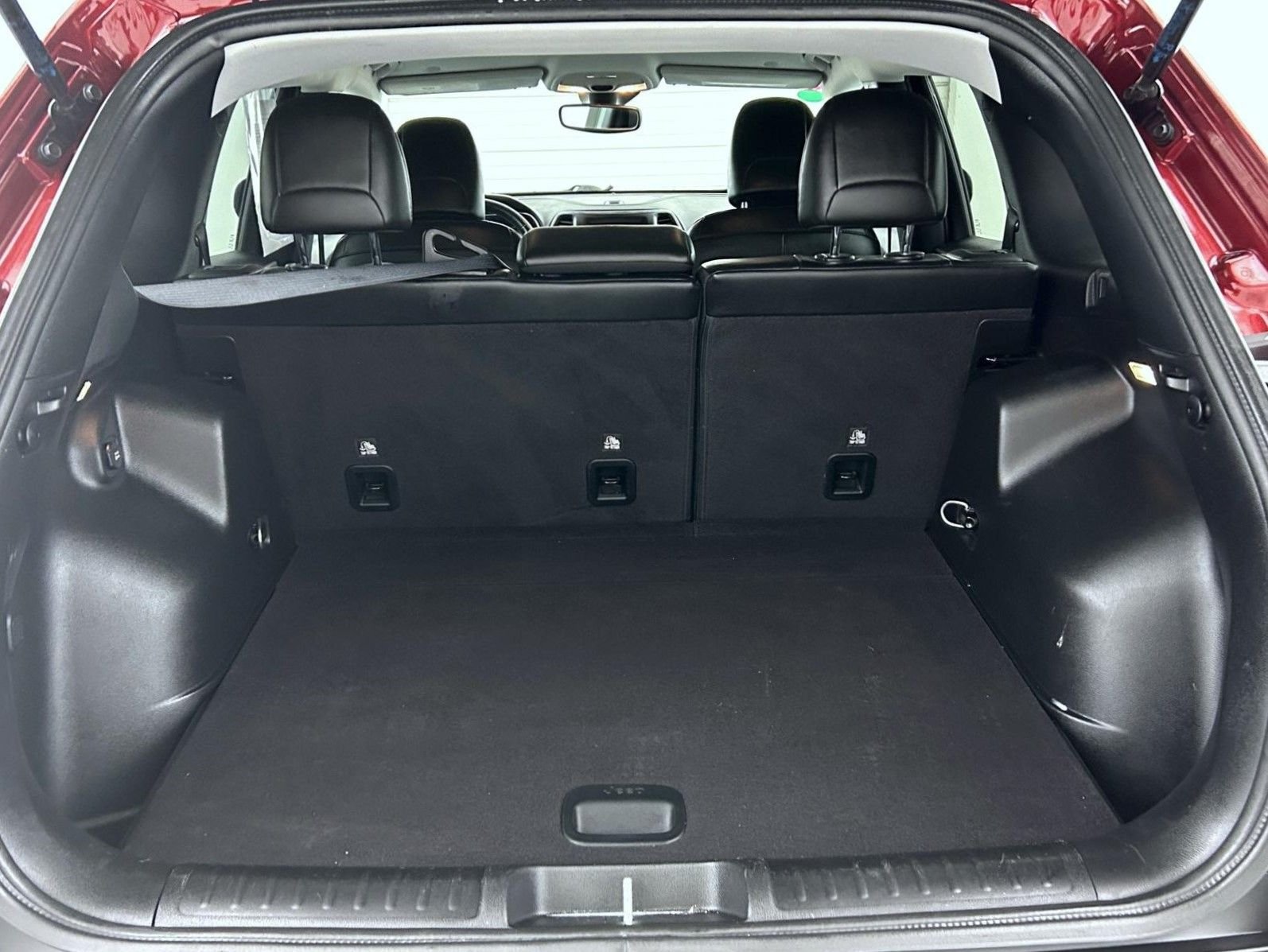 Used 2021 Red Jeep Latitude Plus image 22