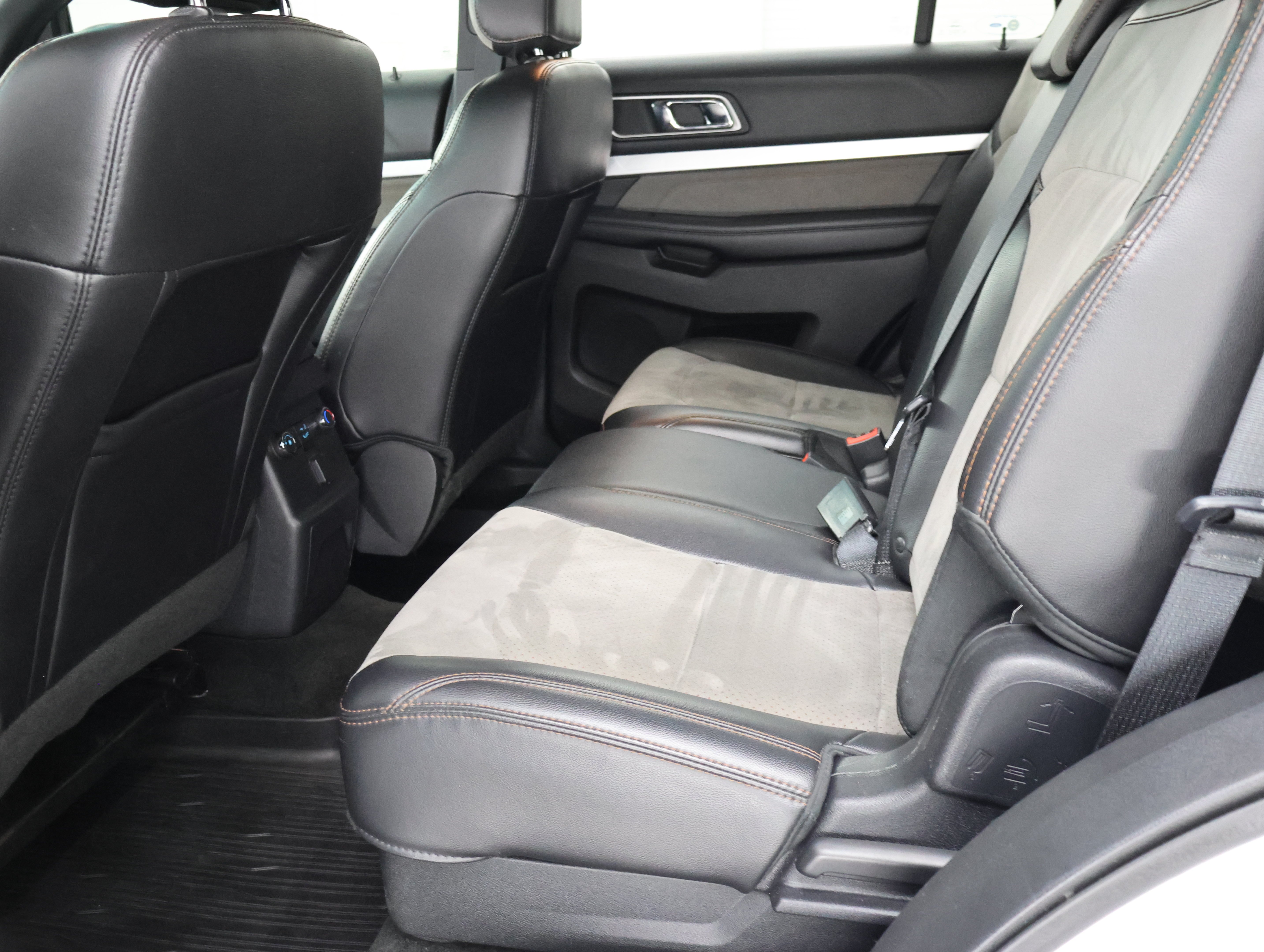 Used 2017  Ford XLT image 8