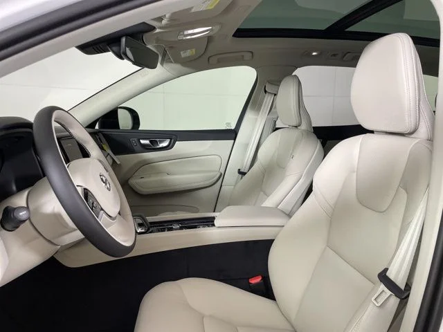 2025 Volvo XC60 Plus - Photo 19