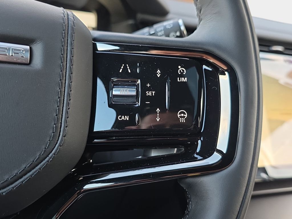 New 2026 Fuji White LAND ROVER Dynamic SE image 18