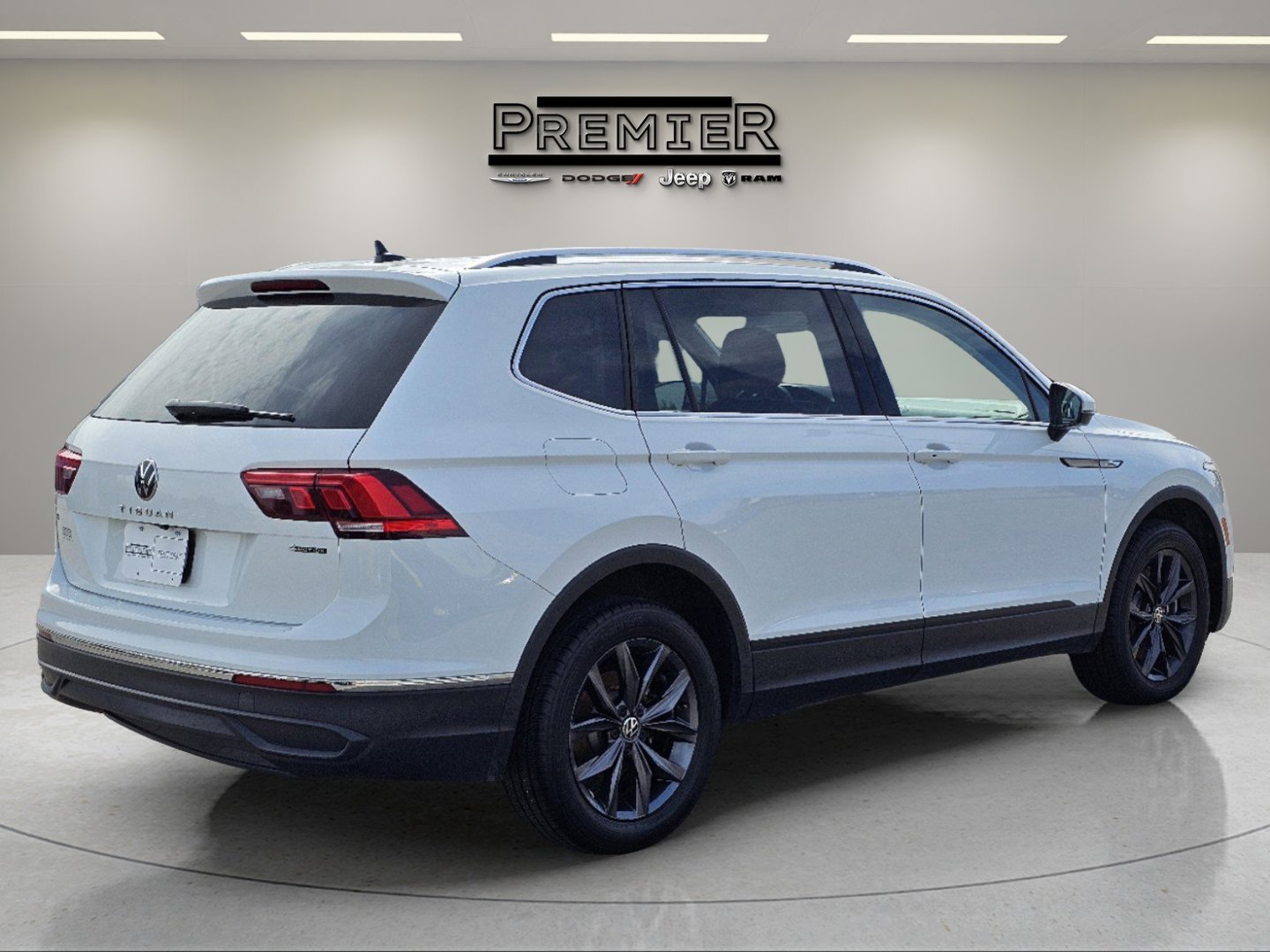 Used 2024 Pure White Volkswagen SE image 6