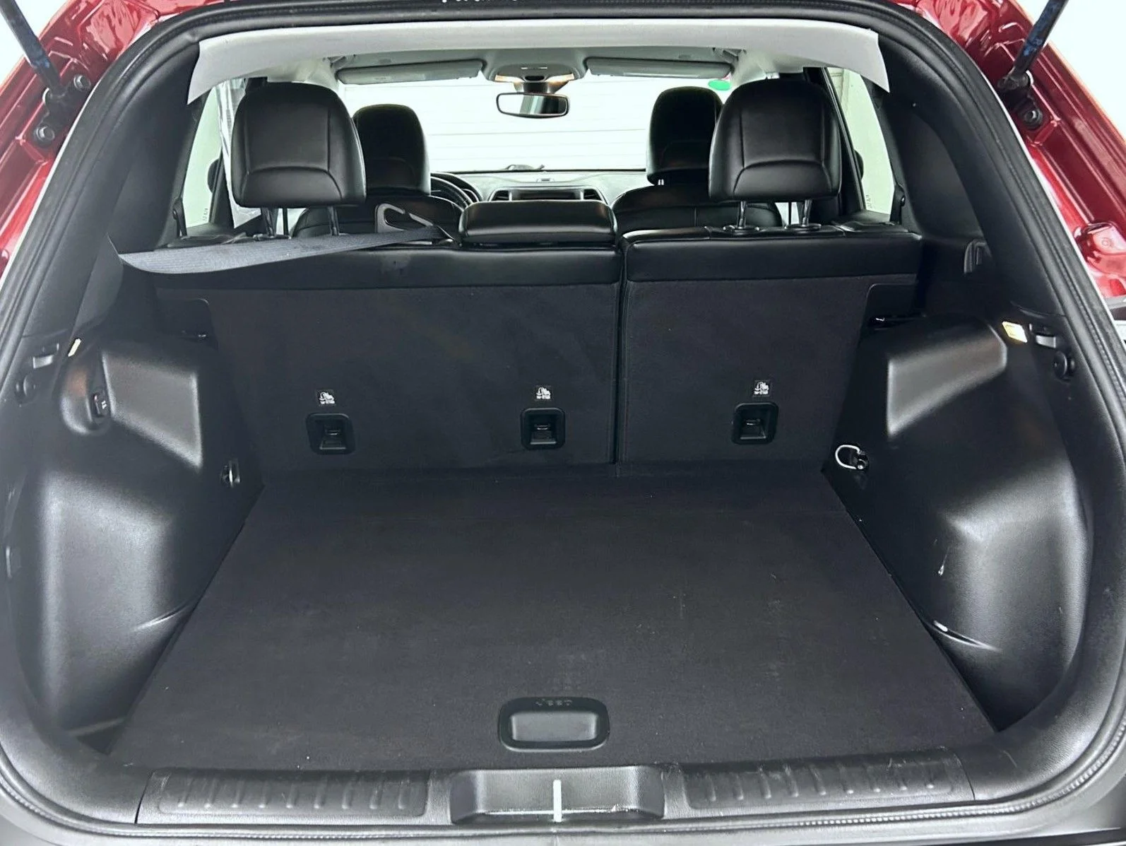 Used 2021 Red Jeep Latitude Plus image 22