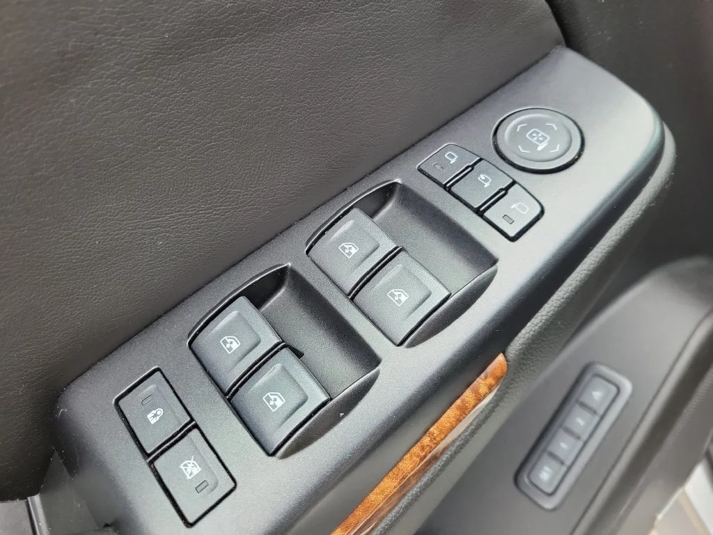 Used 2018 SILVER ICE METALLIC Chevrolet Premier image 19